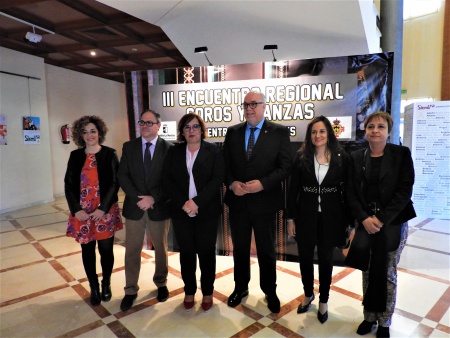 El Gran Teatro acoge el III Encuentro Regional de Coros y Danzas de Centros de Mayores 