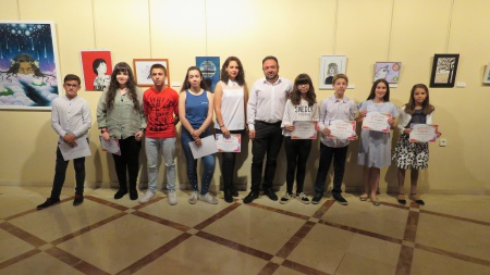 Juan López de Pablo junto a los ganadores del certamen