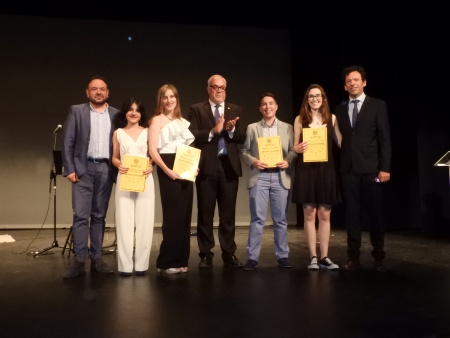 Julián Nieva entrega las matrículas de honor