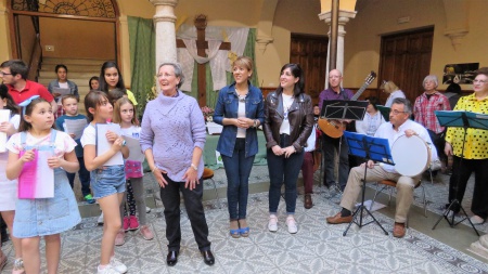 Maribel Ruiz agradece la participación en las Rondas y Cruces de Mayo 2019