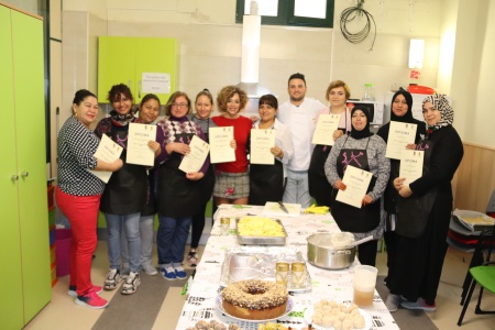 Las participantes recibieron sus diplomas