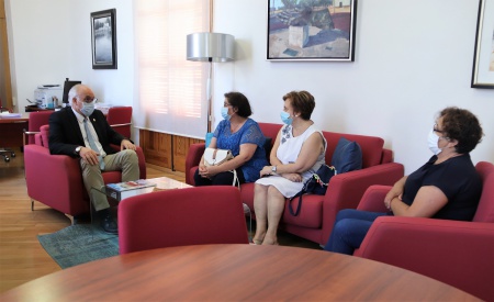 Reunión del alcalde con representantes de la Asociación de Amas de Casa