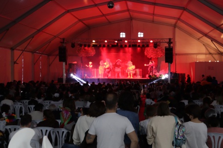 Carpa durante la fiesta infantil de Carnaval