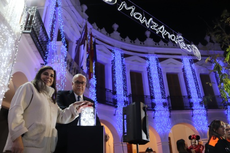 Ramoni Jiménez y Julián Nieva en el encendido de la iluminación navideña