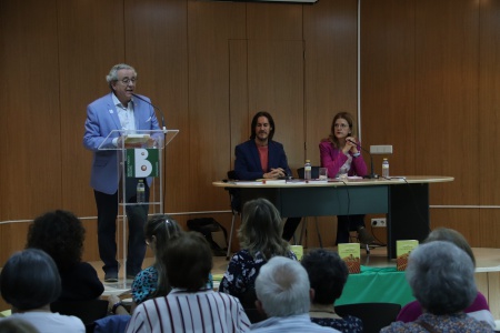 Presentación del libro 'Los jubilados los carga el diablo' de Luis Chacón