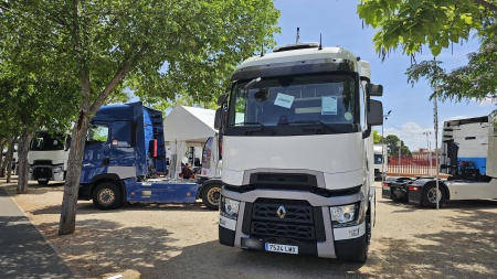 Dos de los camiones vendidos en esta edición de la feria