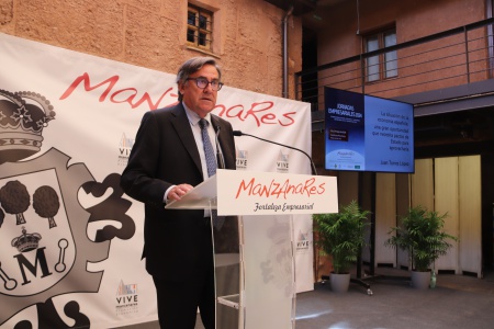 Conferencia del catedrático Torres López en las Jornadas Empresariales 2024