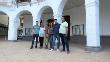 Equipo de TVE junto a Beatriz Labián y Silvia Cebrián