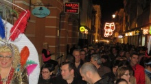 Ambiente de carnaval en la calle Empedrada