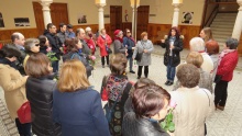 Visita turística en el interior del centro cultural Ciega de Manzanares