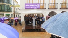 La concentración comenzó bajo una continua lluvia