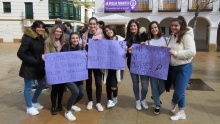 Estudiantes manzanareñas se sumaban a la concentración con pancartas reivindicativas