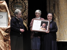 Las Hermanas de la Misericordia recibieron una imagen del Cristo Yacente