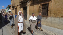 Alcaldes y regidores medievales durante el desfile