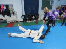 Taller de autodefensa femenina