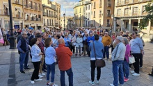 Uno de los grupos durante la visita guiada en la plaza de Zocodover