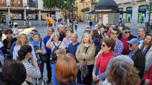 Uno de los grupos durante la visita guiada en la plaza de Zocodover