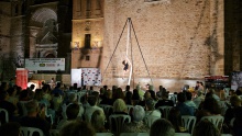 Representación de La extraña drama en la plaza de la Constitución