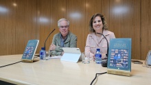 África Crespo junto al editor Joan Gomper