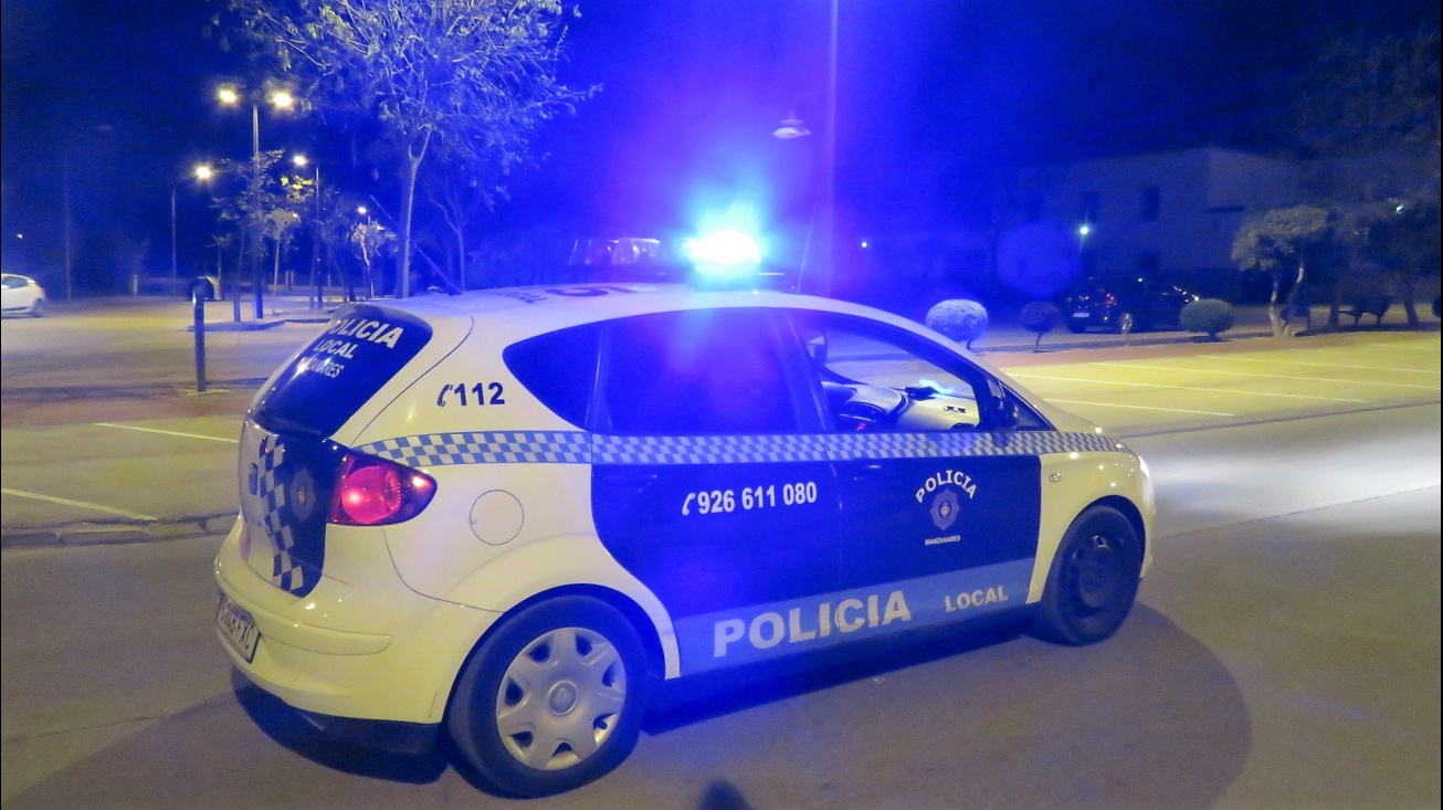 Vehículo patrulla de la policía local de Manzanares