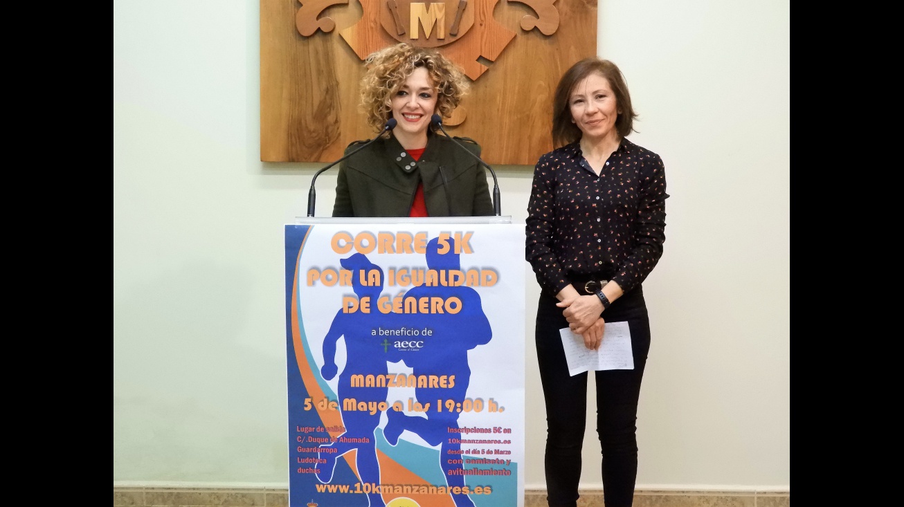 Beatriz Labián y Carmen Ruiz en la presentación de la carrera 5k