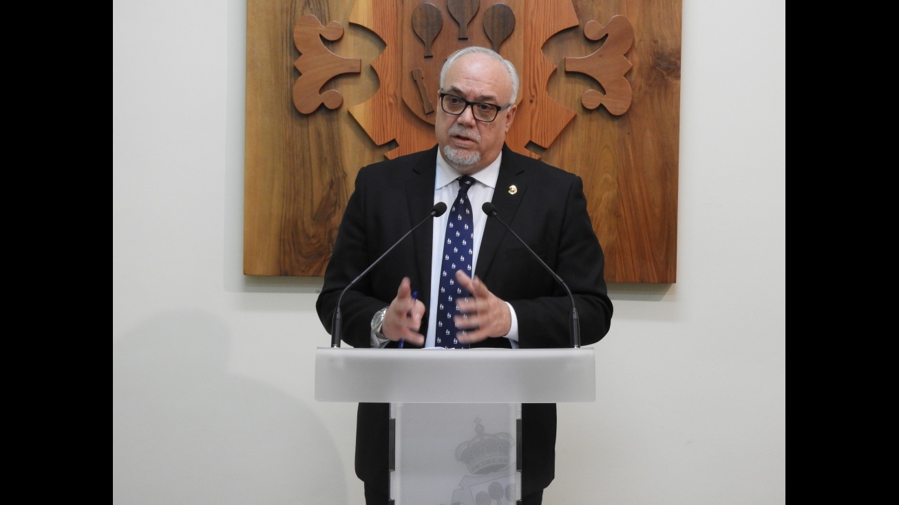 Julián Nieva durante la presentación del balance de los mil días de legislatura