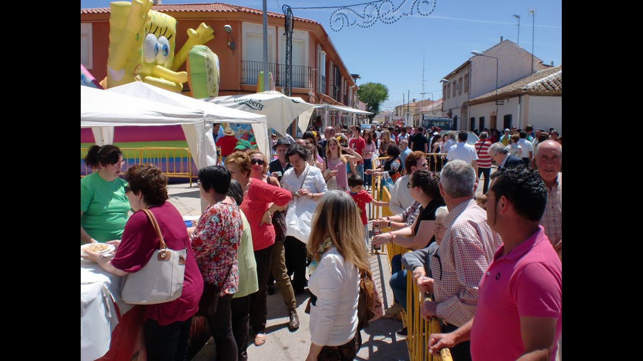 Ambiente de las fiestas de la Divina Pastora durante las migas en pasadas ediciones