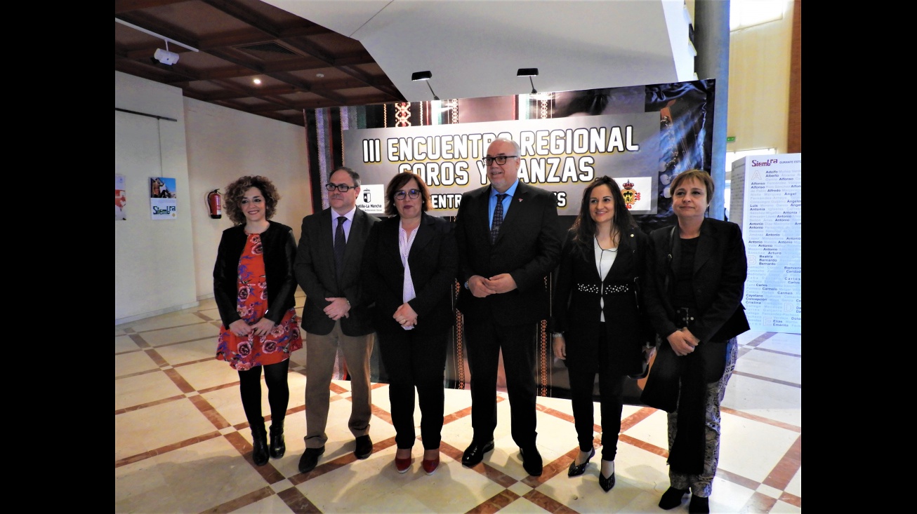 El Gran Teatro acoge el III Encuentro Regional de Coros y Danzas de Centros de Mayores 