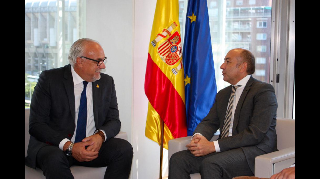 Nieva junto al director general de SEPES durante su reunión