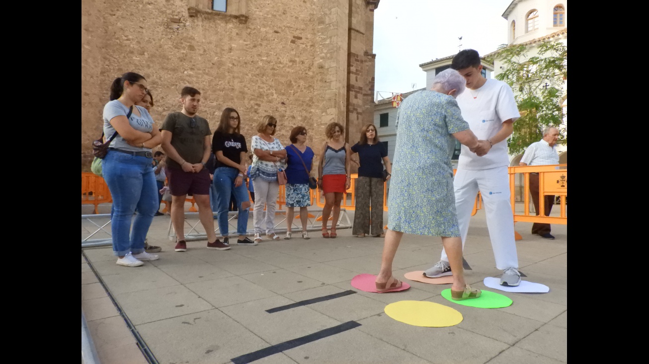 Una de las interpretaciones de Lazarillo TCE y Centro de Mayores por el Día Mundial del Alzheimer