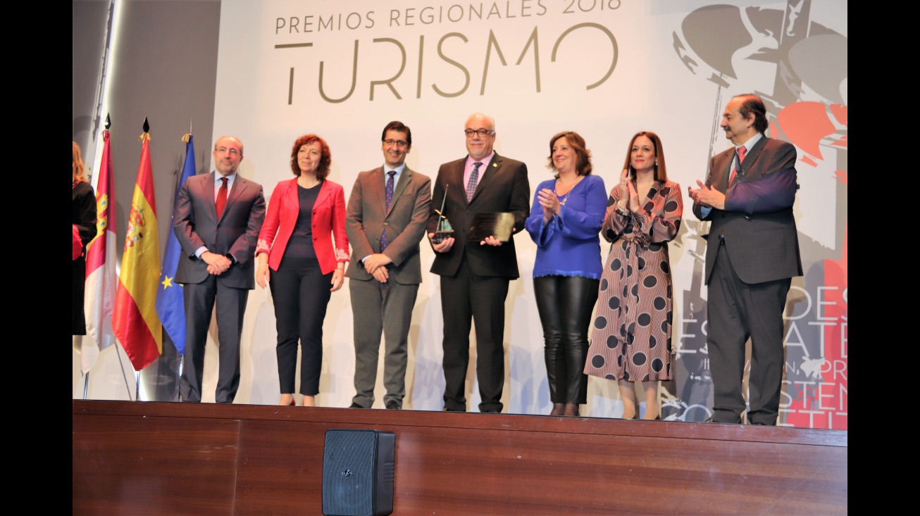 Entrega del premio al alcalde de Manzanares