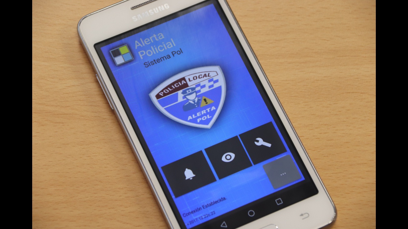 Móvil Android con la aplicación policial