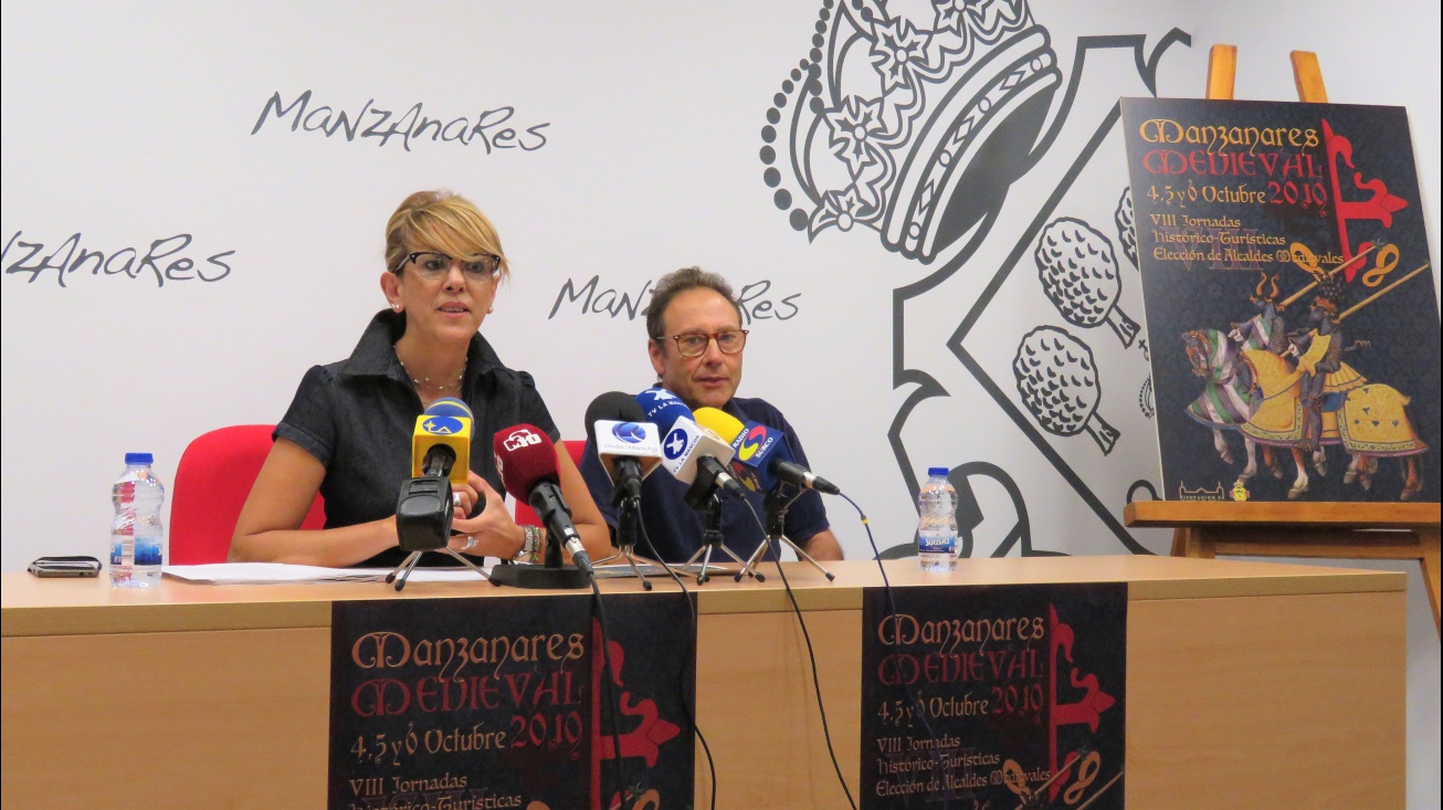 Silvia Cebrián y Ángel Luis García Sacristán en la presentación del cartel