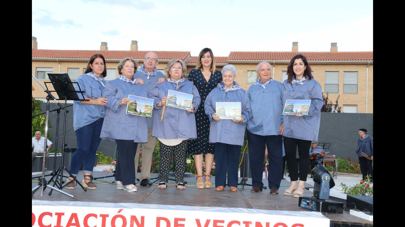 Foto conjunta con las personas galardonadas