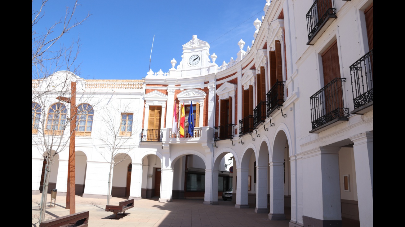 Fachada del Ayuntamiento de Manzanares