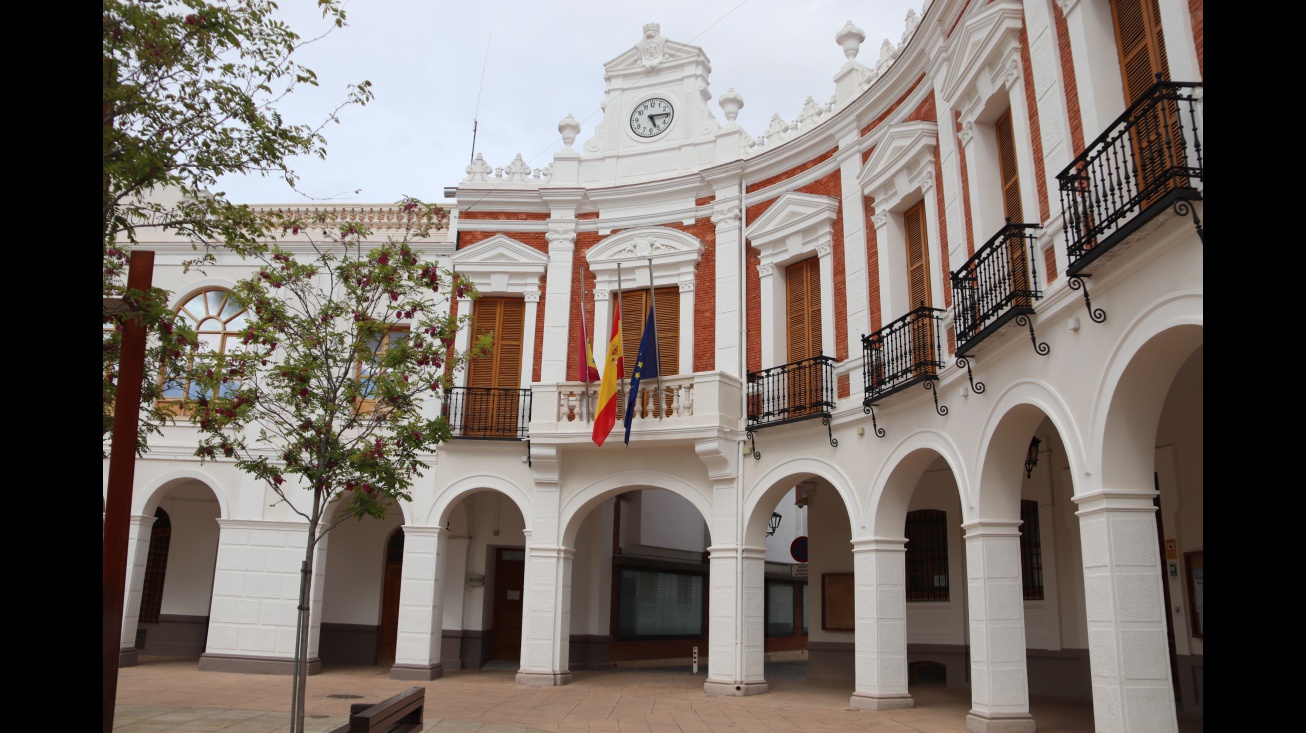 Fachada del Ayuntamiento de Manzanares