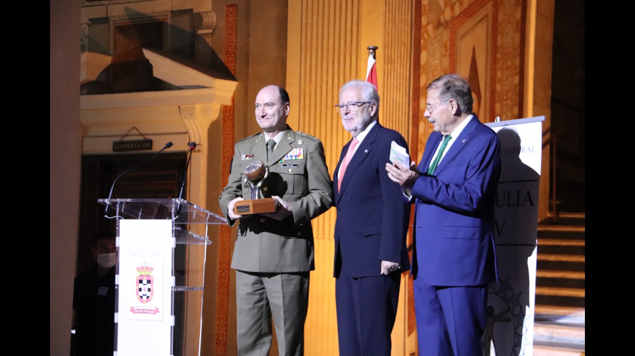 La UME recibió el galardón de Tertulia XV