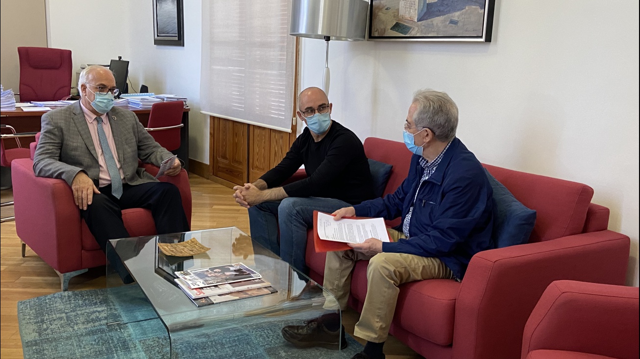 Reunión del alcalde con el presidente y el director de la EC