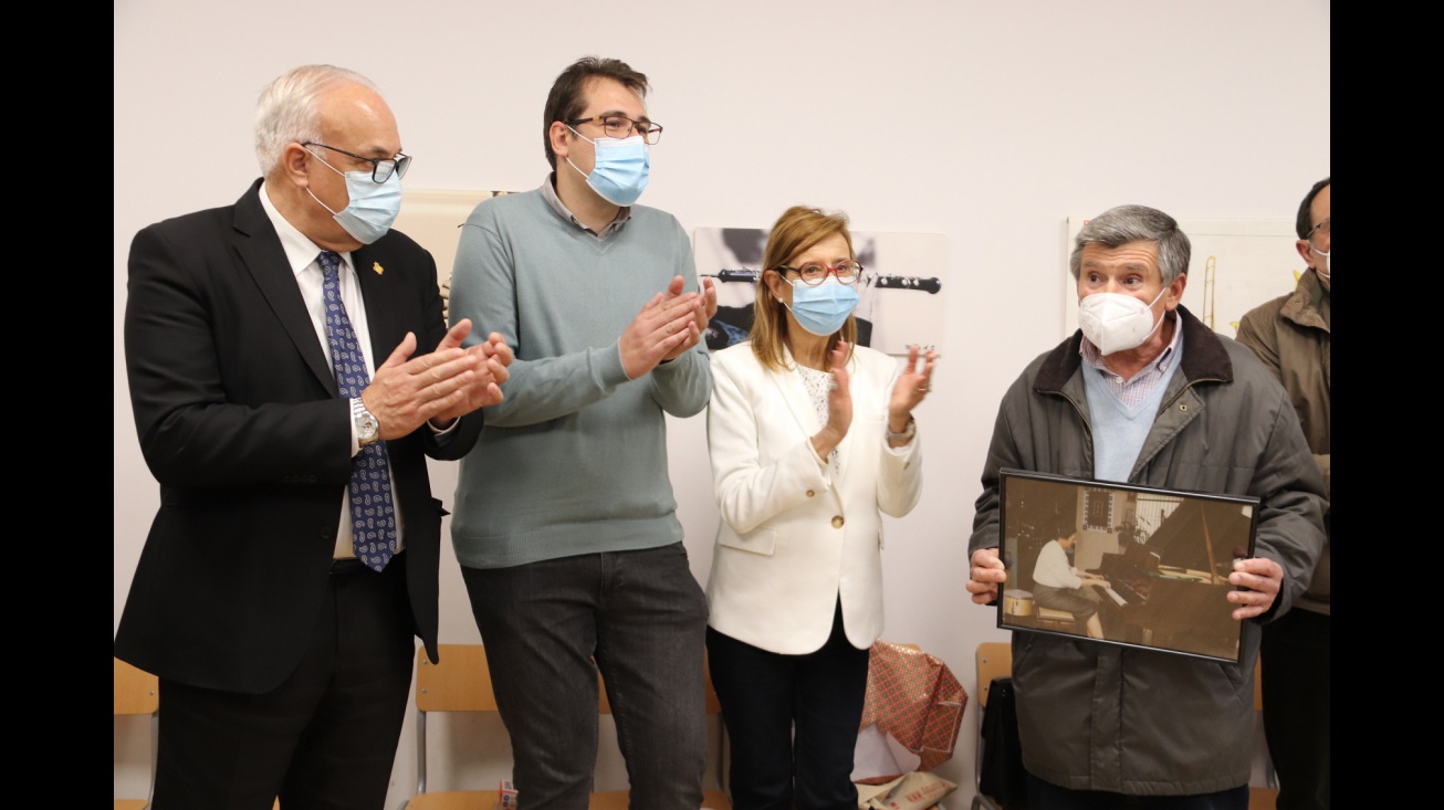 Julián Nieva, Juan Antonio Moraleda, Isabel Quintanilla y Emiliano García, hijo de Custodia Alcázar