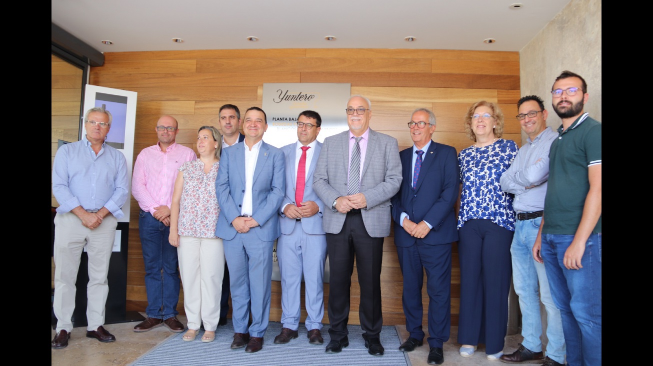 Visita del consejero de Agricultura a Bodegas Yuntero