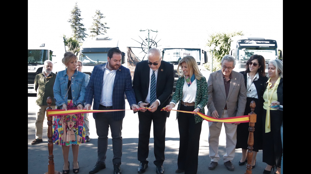 Julián Nieva y Marta Blázquez inauguran la feria