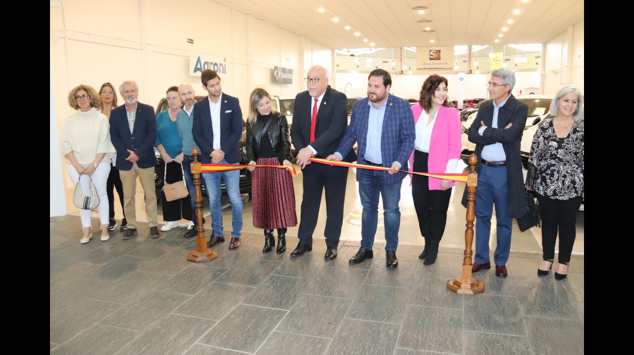 Julián Nieva ha realizado el corte de cinta inaugural del XI Salón del Automóvil