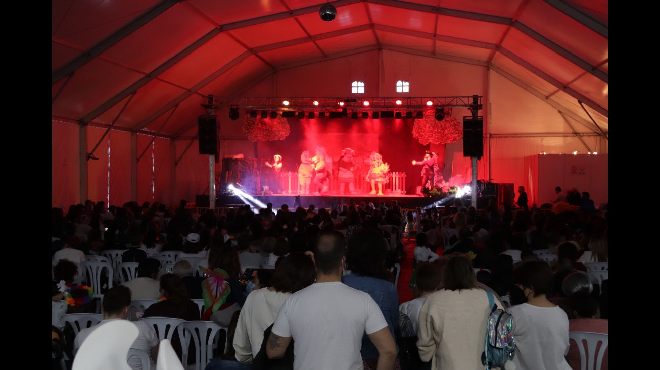 Carpa durante la fiesta infantil de Carnaval