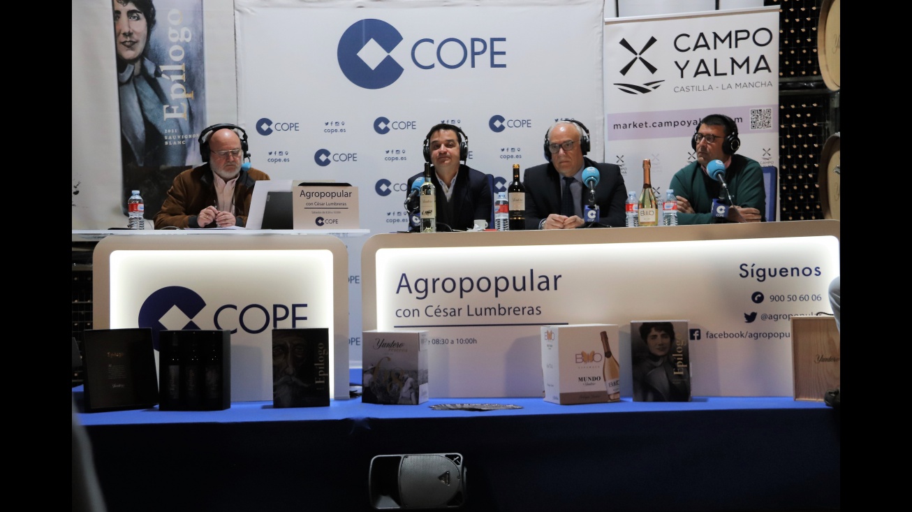 Momento del programa Agropopular de COPE desde Bodegas Yuntero