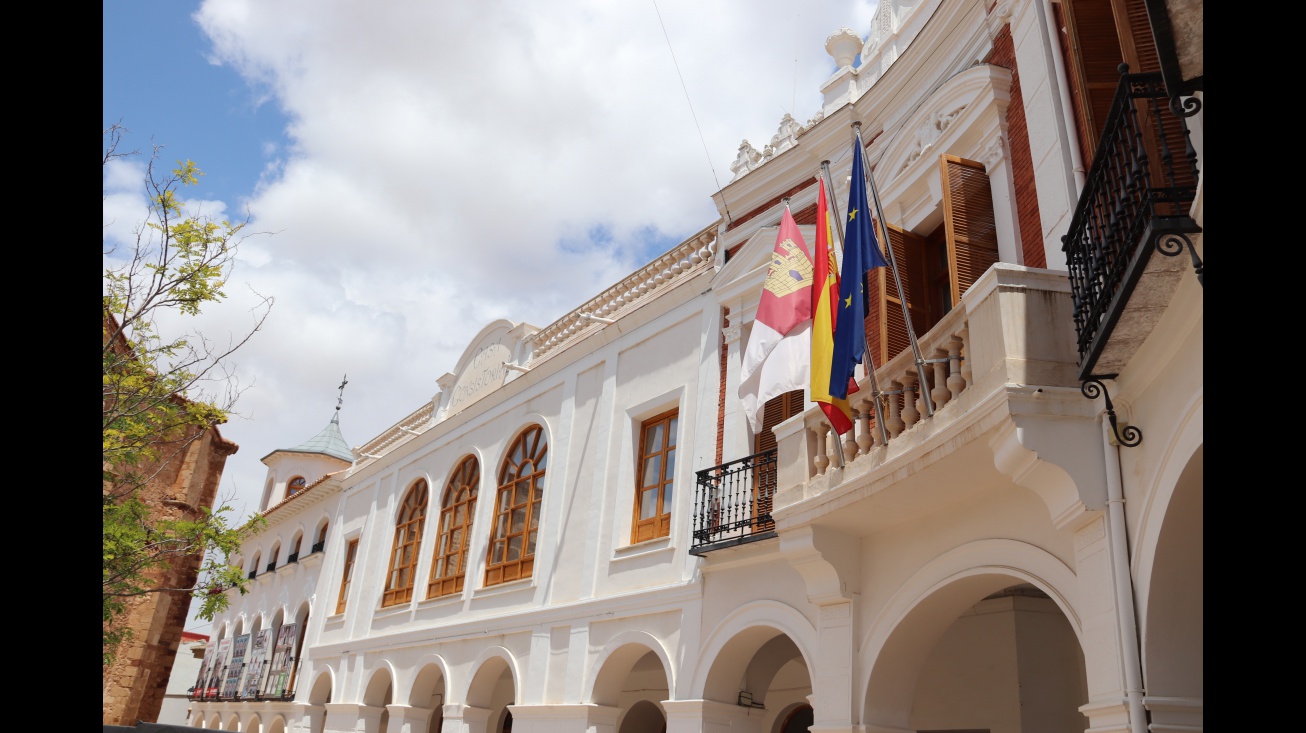 Fachada del Ayuntamiento de Manzanares