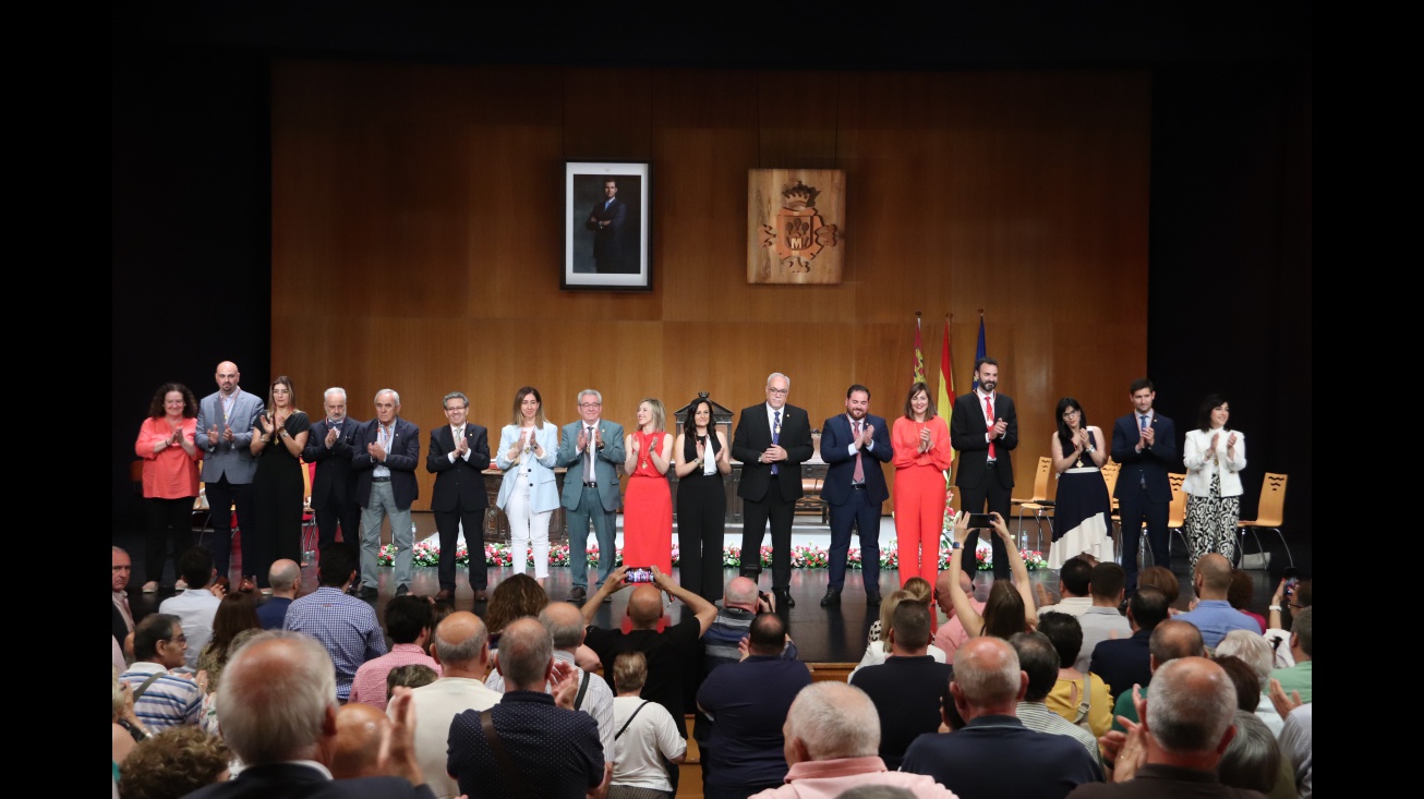 Toda la Corporación recibe el aplauso del público en el Gran Teatro