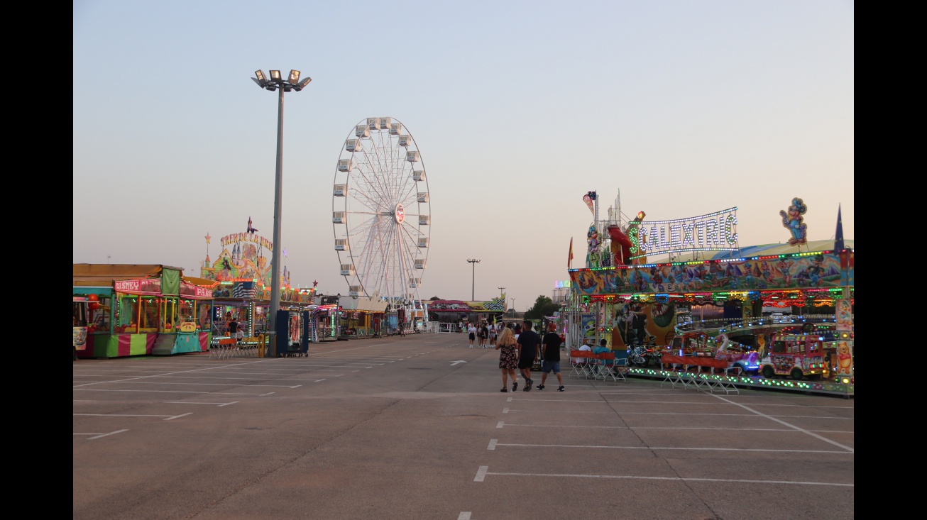 Imagen del recinto de atracciones en la víspera de feria