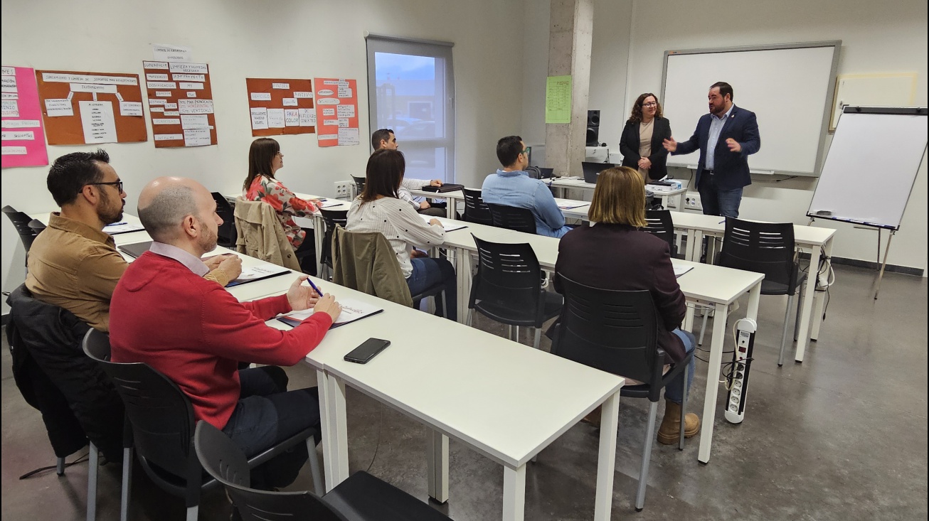 Pablo Camacho y Begoña Fernández durante la inauguración del curso